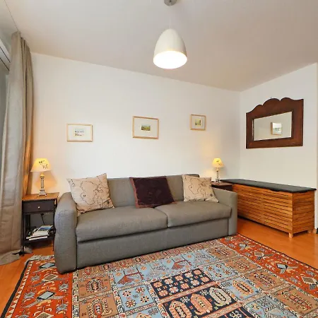 Fontana Apartment *